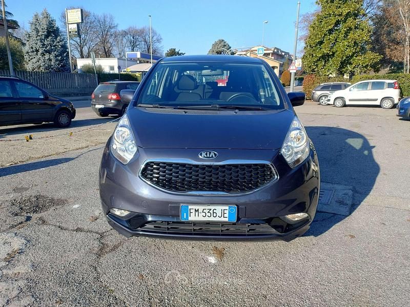 Usata Kia Venga Active 90 CV (66 kW) 2018 Gray Utilitaria