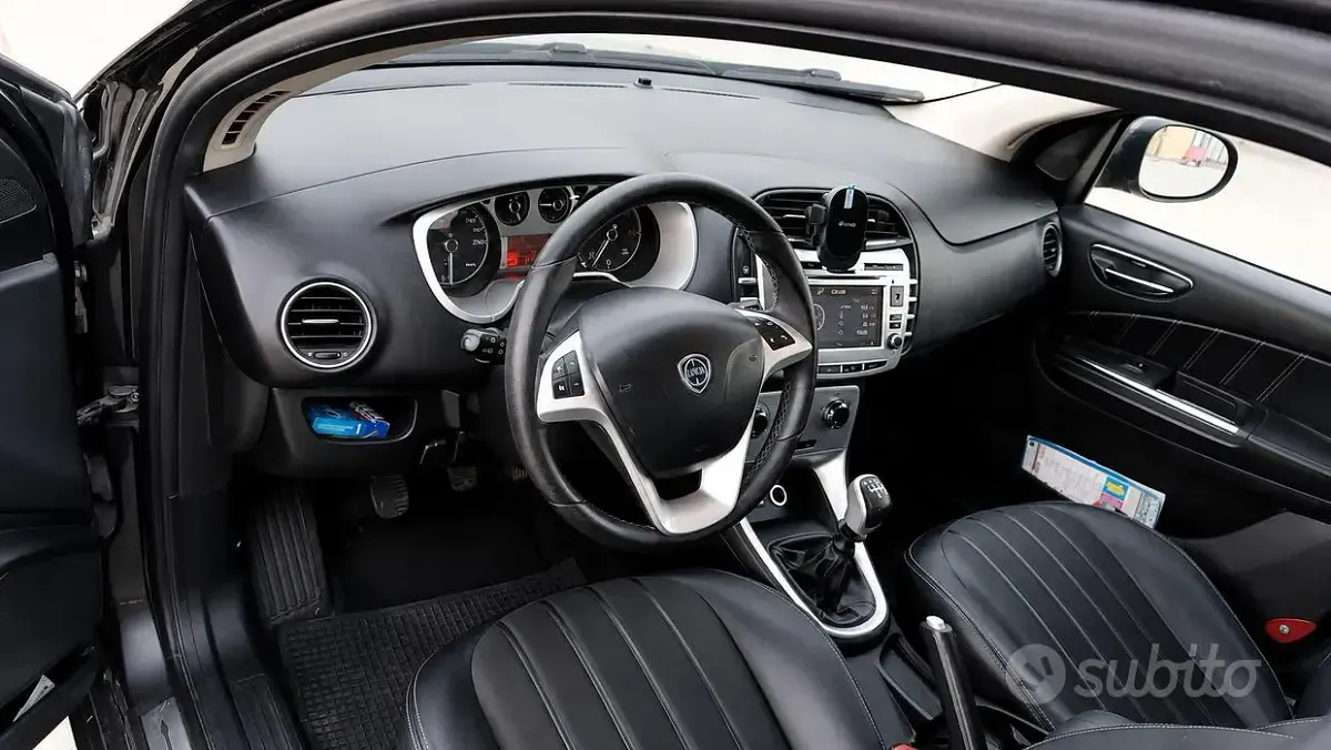 Usata Lancia Delta 165 CV (121 kW) 2009 Utilitaria
