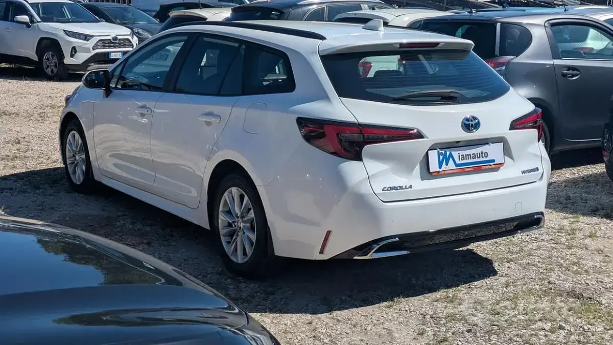 Usata Toyota Corolla 98 CV (72 kW) 2023 Bianco Station wagon