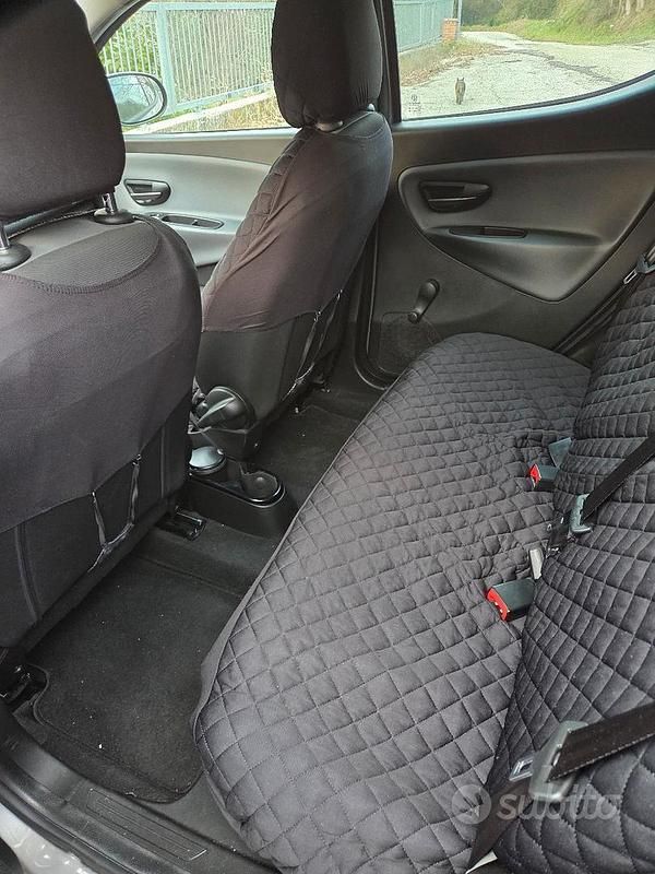 Usata Lancia Ypsilon 95 CV (69 kW) 2017 Grigio Utilitaria