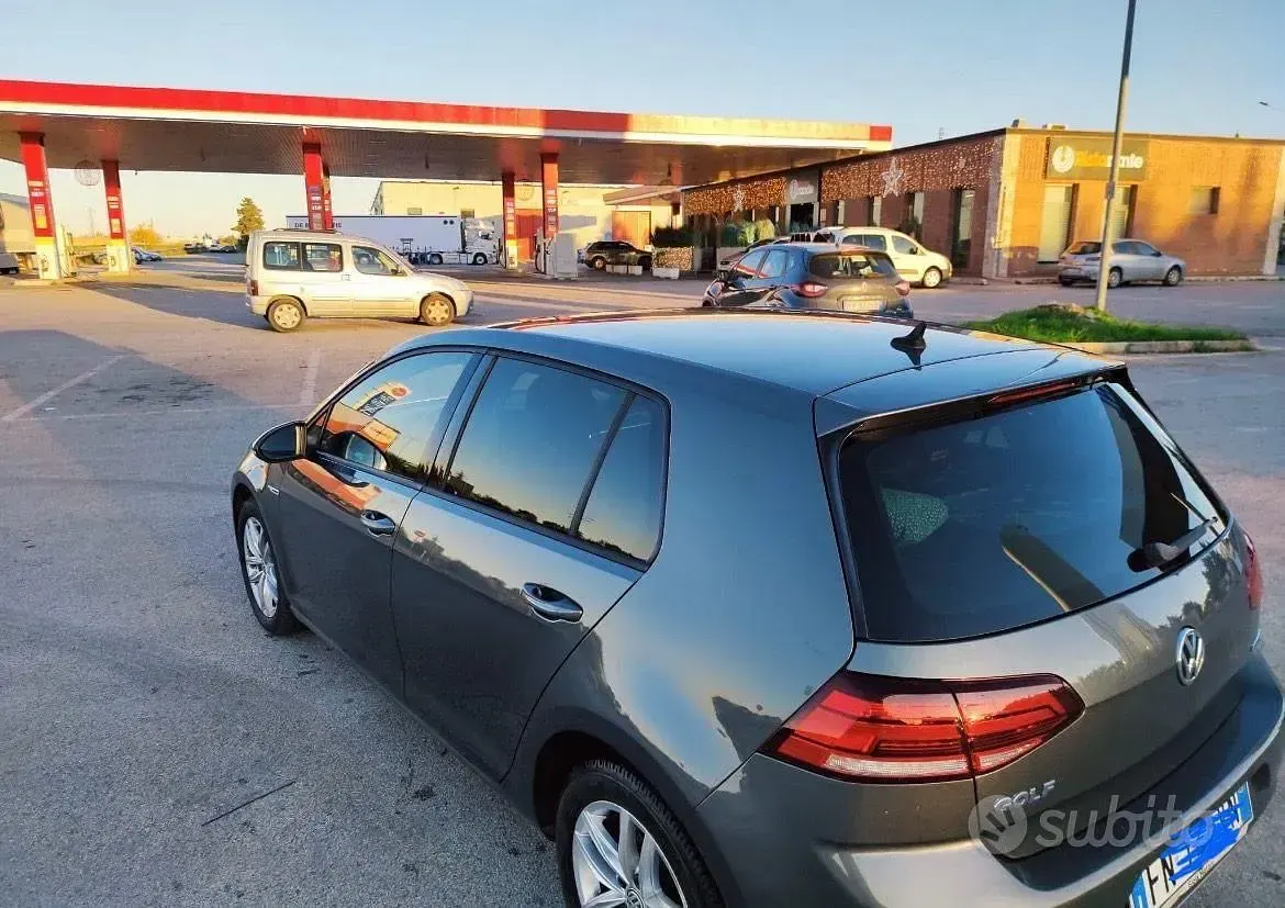 Usata VW Golf VII 110 CV (80 kW) 2018 Grigio Berlina