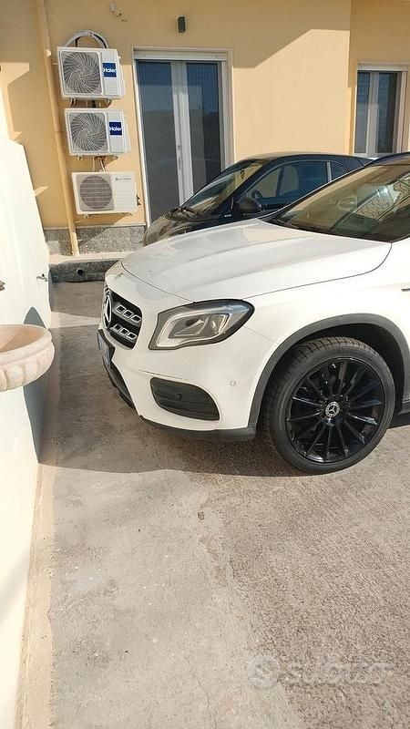 Usata Mercedes GLA200 136 CV (100 kW) 2018 Bianco SUV