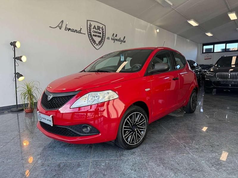 Usata Lancia Ypsilon 69 CV (50 kW) 2018 Rosso tiziano Utilitaria