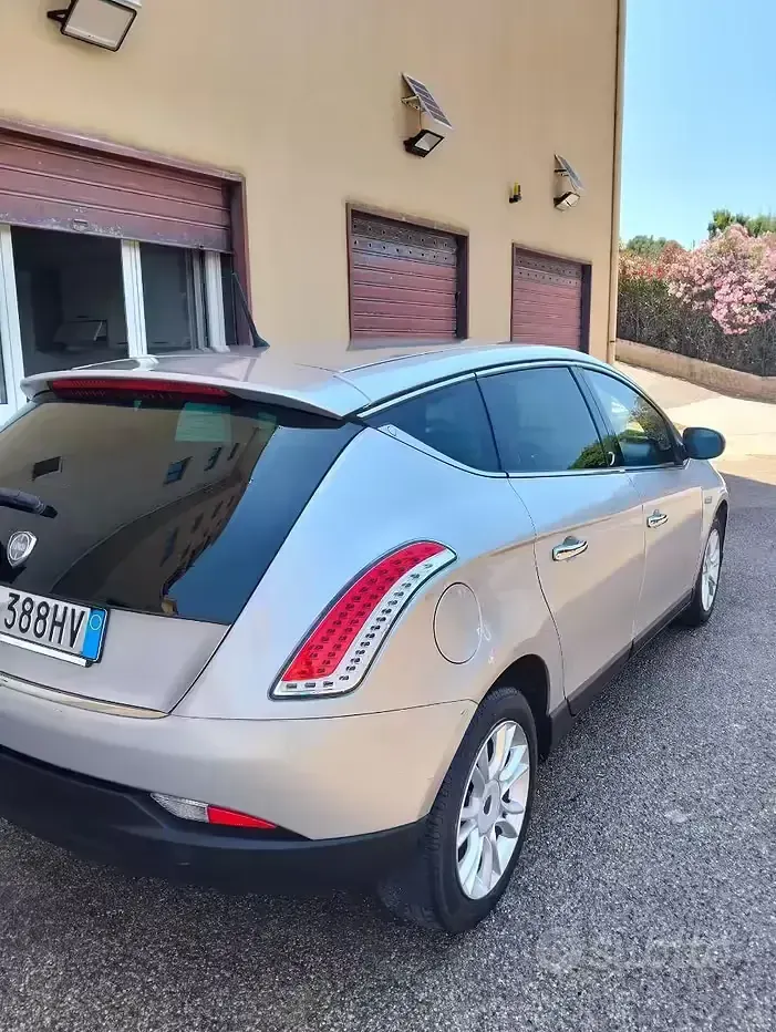 Usata Lancia Delta 120 CV (88 kW) 2009 Giallo Utilitaria