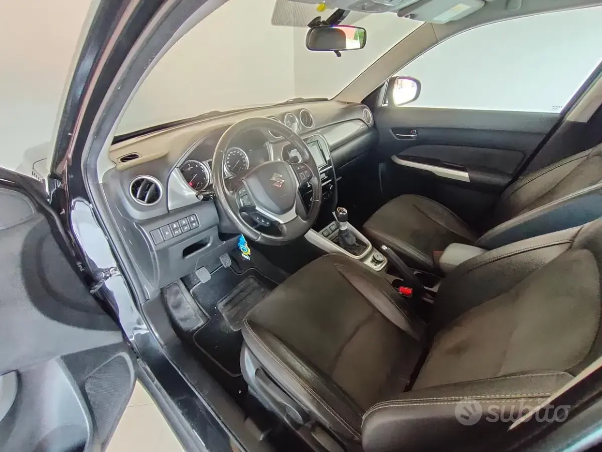 Usata Suzuki Vitara 120 CV (88 kW) 2015 Nero SUV