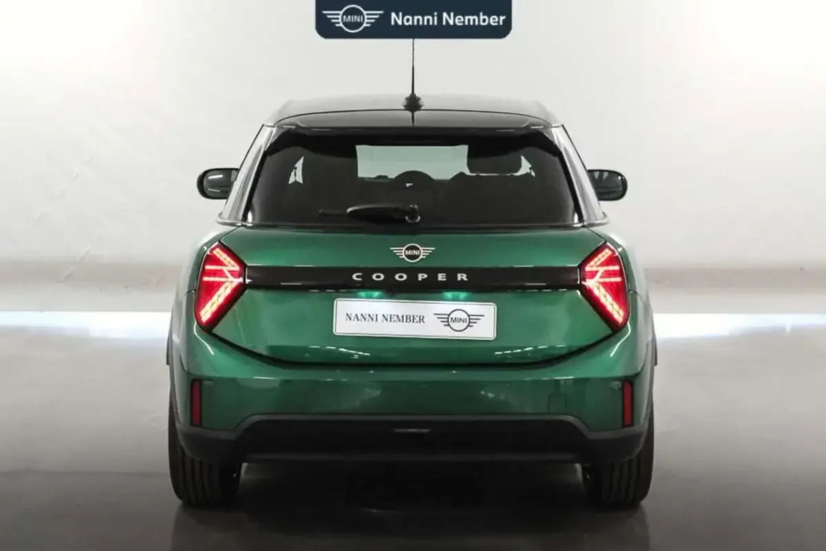 Nuova Mini Cooper Classic 114 kW (156 CV) 2026 British racing green iv Utilitaria