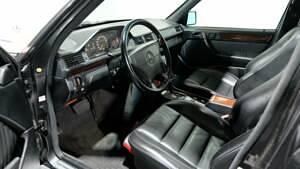 Usata Mercedes E500 320 CV (235 kW) 1993 Nero Berlina