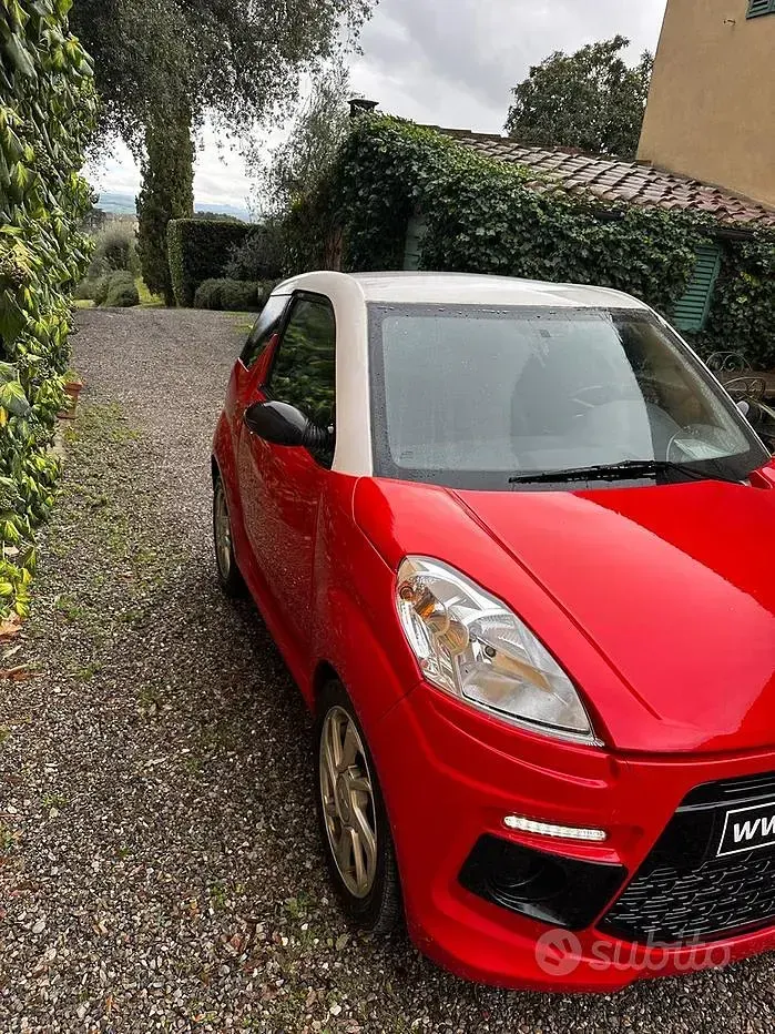 Begagnad Ligier JS50 2015 Röd Halvkombi