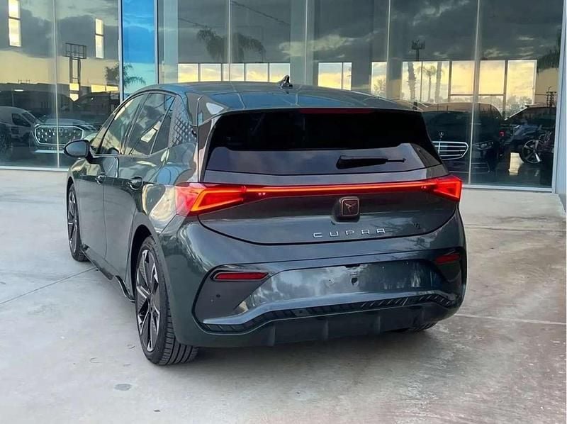 Nuova Cupra Born VZ 88 kW (121 CV) 2026 Verde Utilitaria