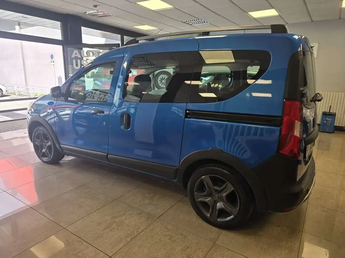 Usata Dacia Dokker Stepway 90 CV (66 kW) 2017 Blu/azzurro Monovolume