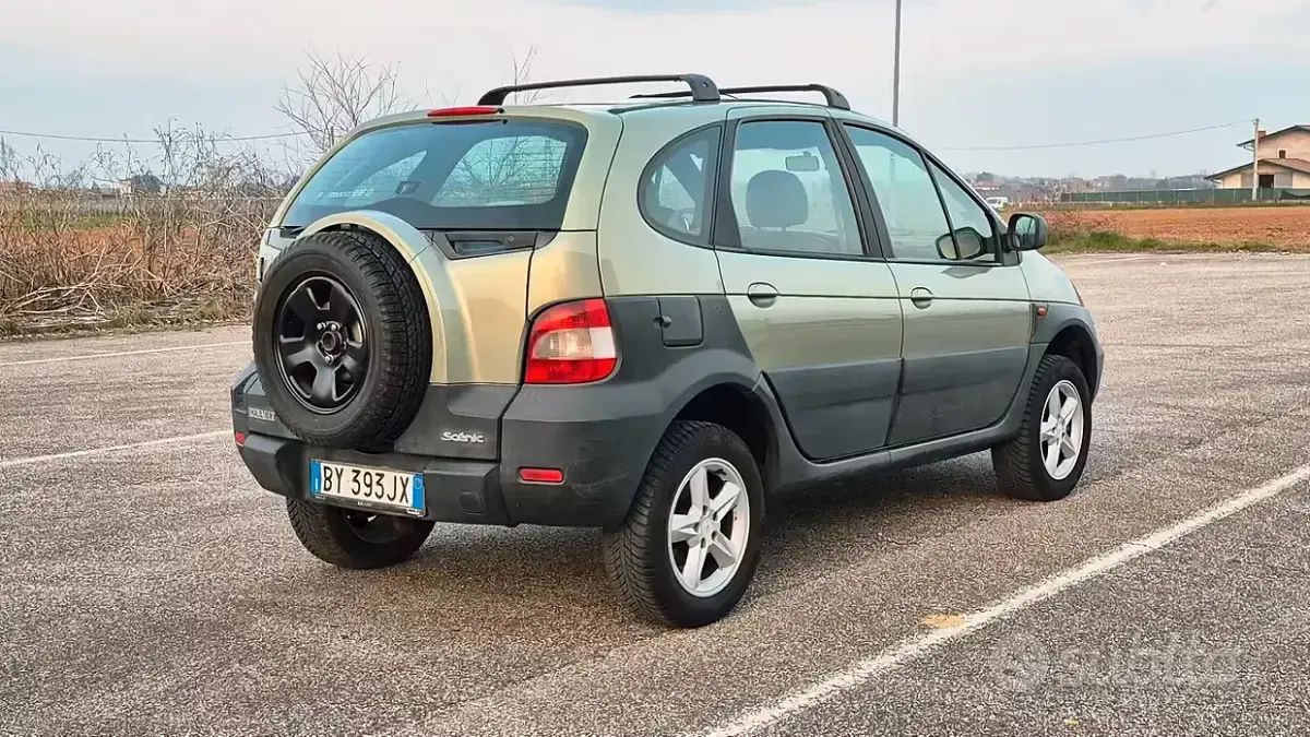 Usata Renault Scénic Expression 102 CV (75 kW) 2002 Verde Monovolume