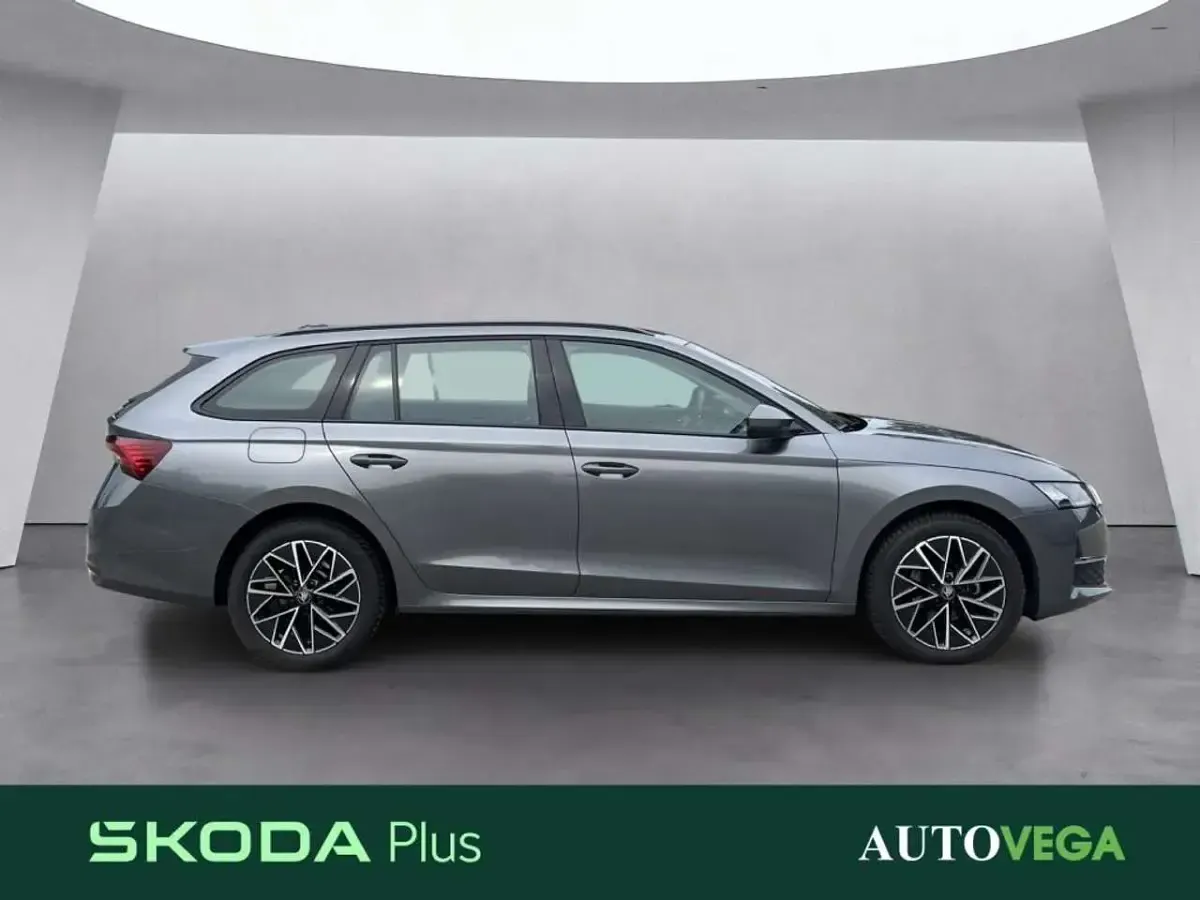 Usata Skoda Octavia Executive 150 CV (110 kW) 2025 Grigio pastello Station wagon