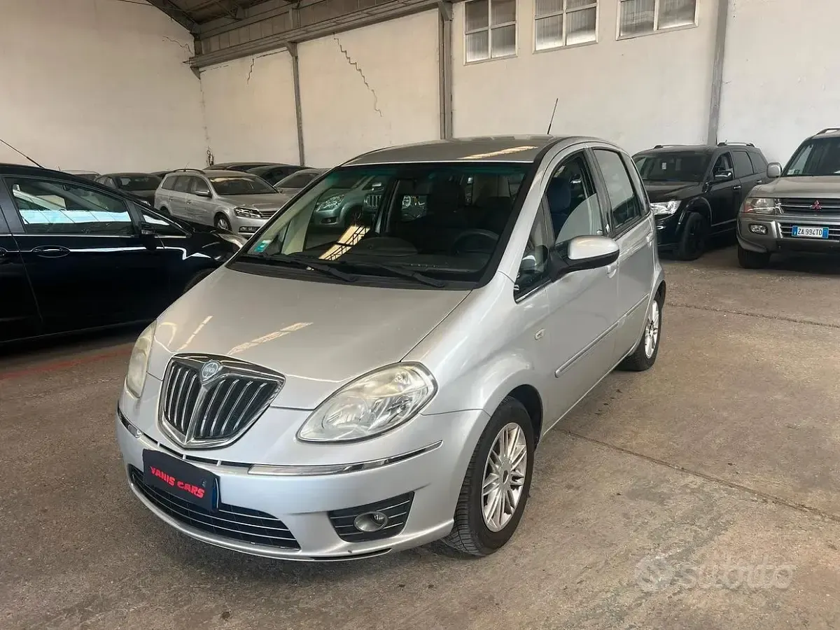 Usata Lancia Musa 77 CV (56 kW) 2010 Grigio Monovolume
