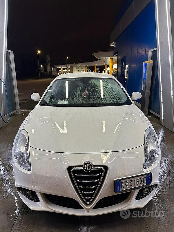 Bianco Usata 2013 Alfa Romeo Giulietta Due volumi | 11.900 € (Molto cara) - Immagine 1/4