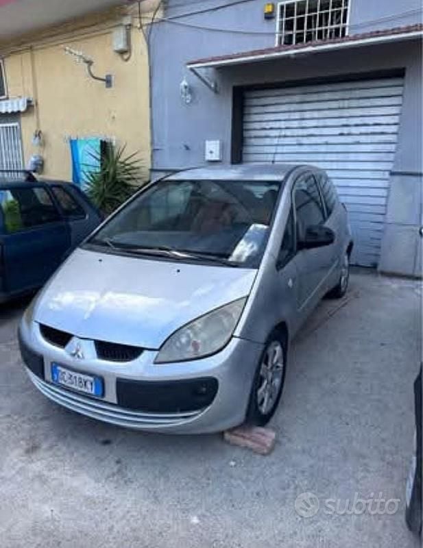 Grigio Usata 2006 Mitsubishi Colt Due volumi | 800 € - Immagine 1/2