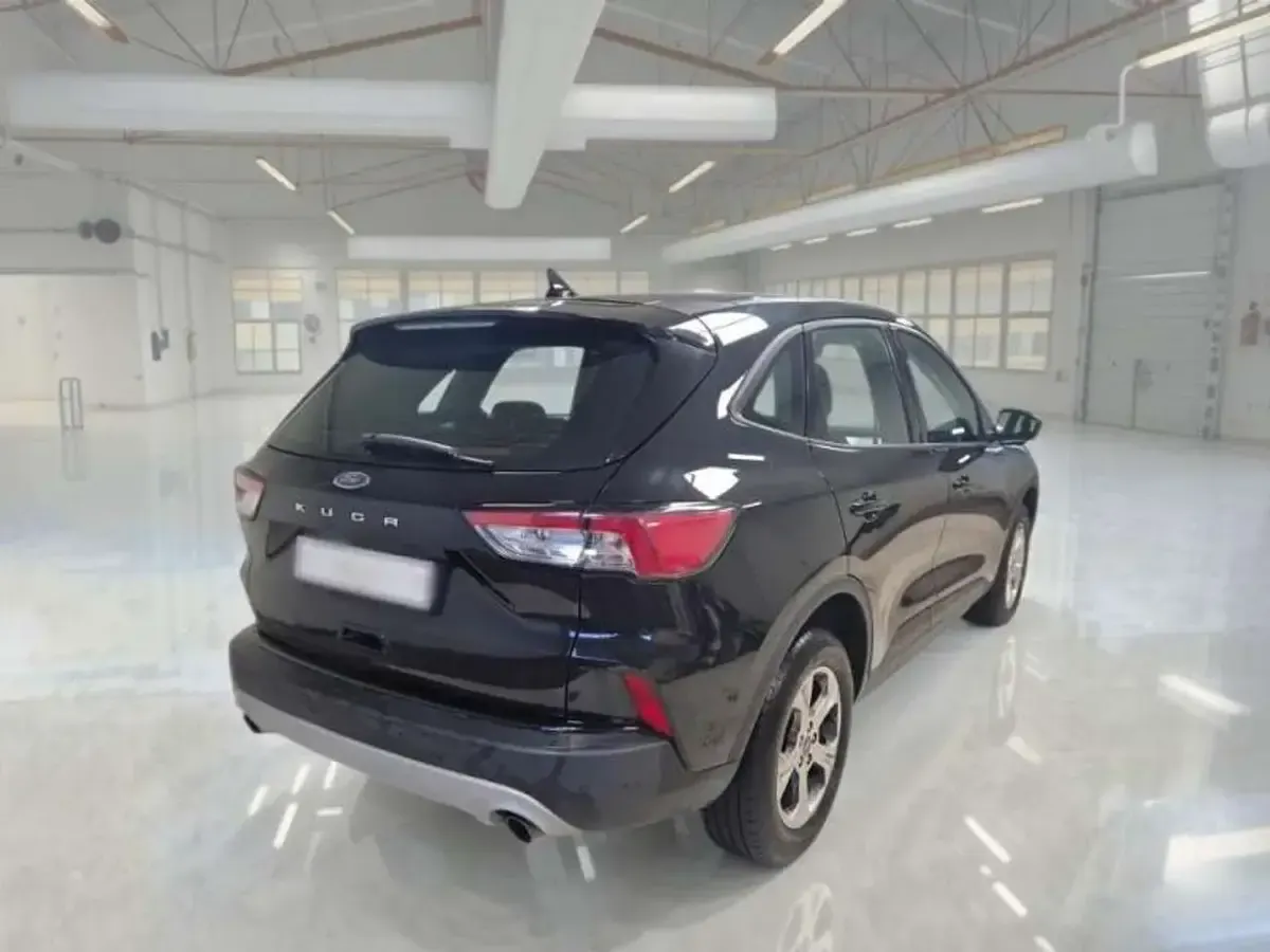 Usata Ford Kuga 120 CV (88 kW) 2022 Nero SUV