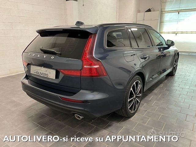 Usata Volvo V60 Momentum 150 CV (110 kW) 2019 Blu Station wagon