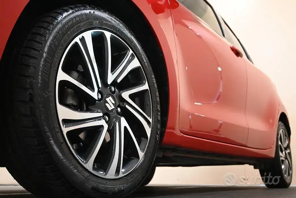 Usata Suzuki Swift 83 CV (61 kW) 2022 Rosso Utilitaria