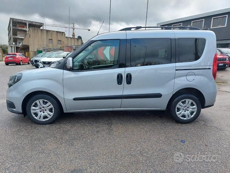 Grigio Usata 2018 Fiat Doblò Monovolume | 16.500 € (Molto cara) - Immagine 1/4