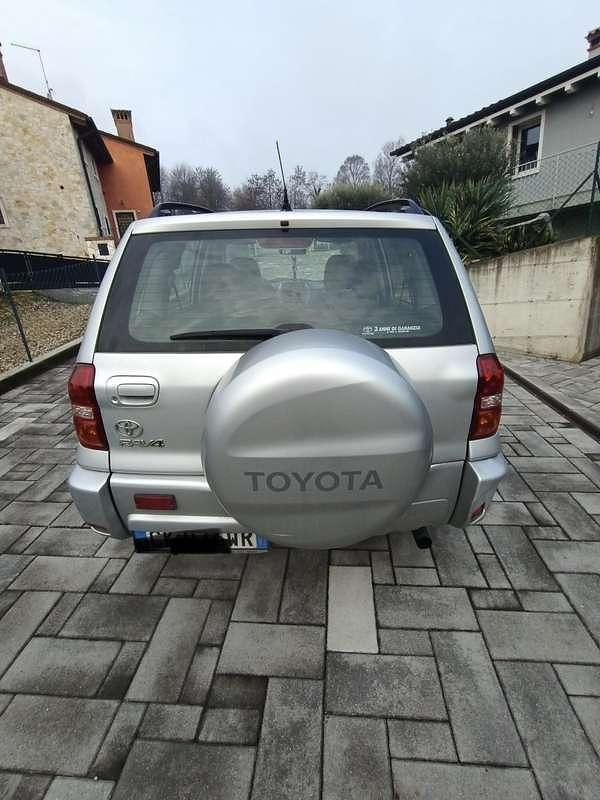 Usata Toyota RAV4 116 CV (85 kW) 2003 Grigio SUV