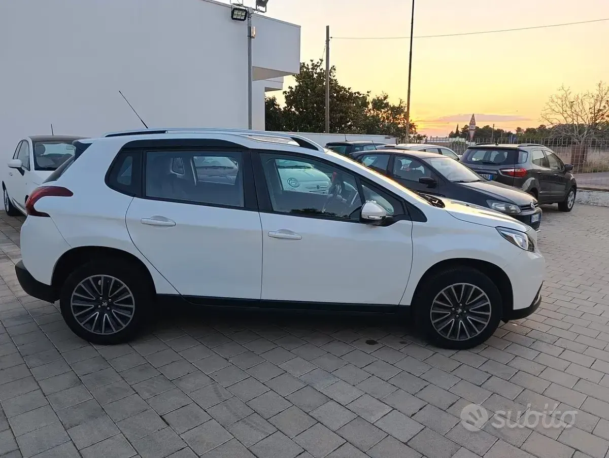 Usata Peugeot 2008 S 120 CV (88 kW) 2017 Bianco SUV