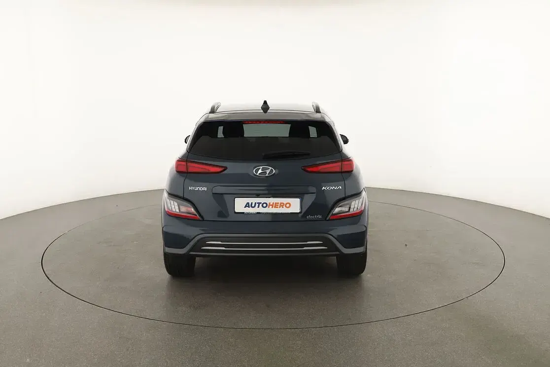 Käytetty Hyundai Kona 100 kW (136 HP) 2023 Sininen Katumaasturi