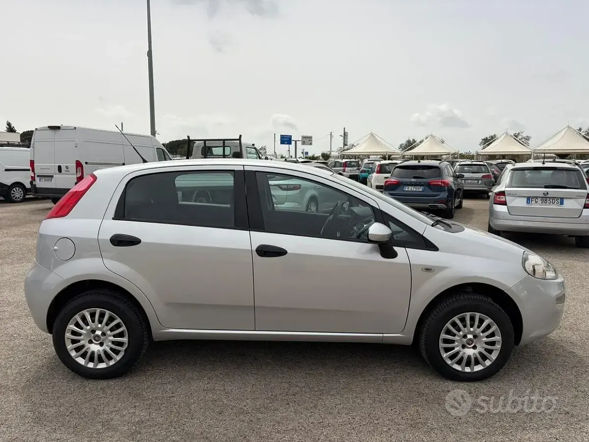 Usata Fiat Punto Street 70 CV (51 kW) 2014 Grigio Utilitaria