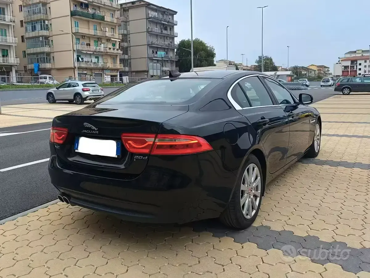 Usata Jaguar XE Portfolio 179 CV (131 kW) 2017 Nero Berlina