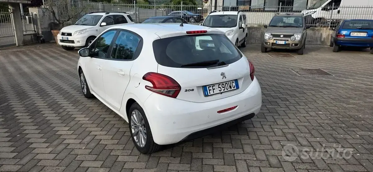 Usata Peugeot 208 75 CV (55 kW) 2017 Bianco Utilitaria