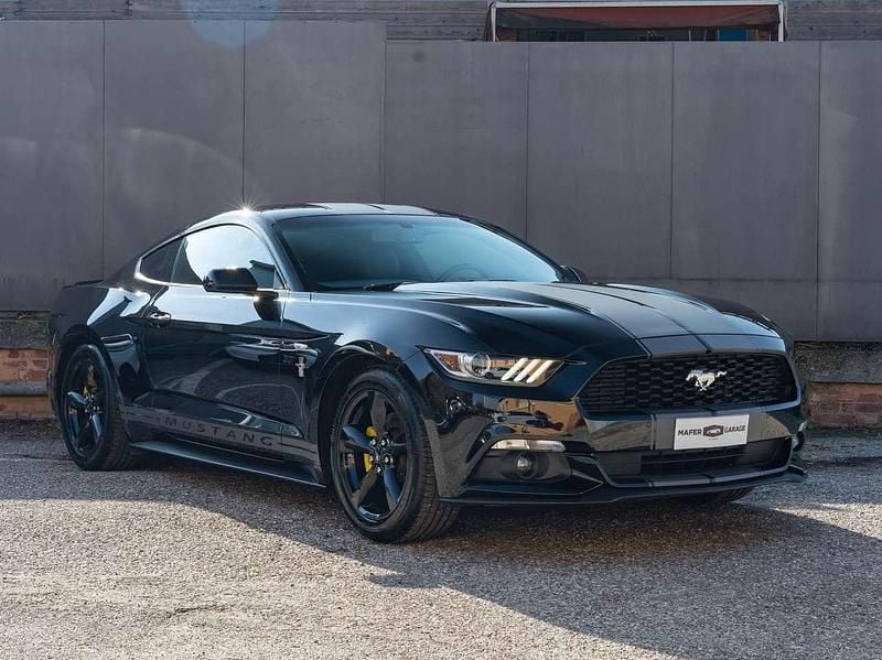 Usata Ford Mustang Fastback 306 CV (225 kW) 2016 Nero pastello Coupé