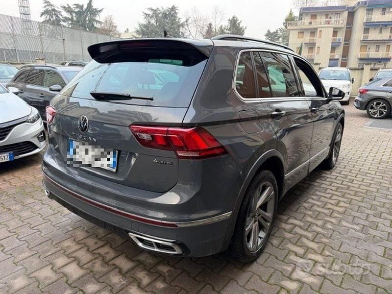 Usata VW Tiguan R-line 150 CV (110 kW) 2022 Grigio scuro SUV