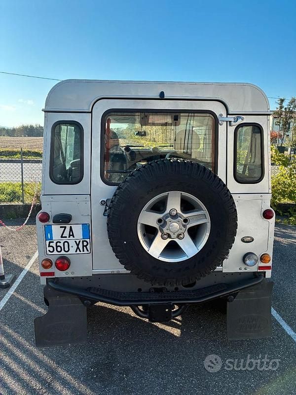 Usata Land Rover Defender 68 CV (50 kW) 2007 Grigio SUV