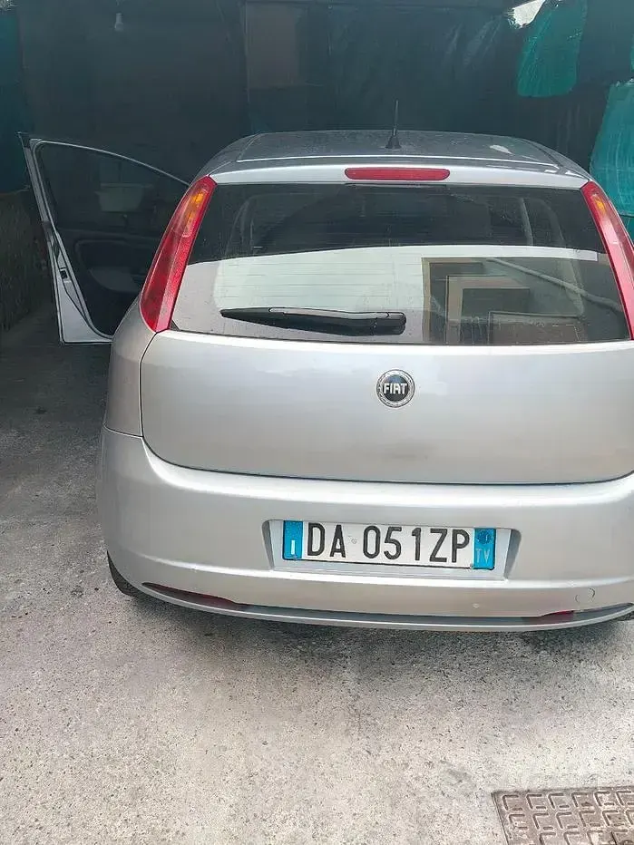 Usata Fiat Grande Punto 77 CV (56 kW) 2006 Grigio Utilitaria