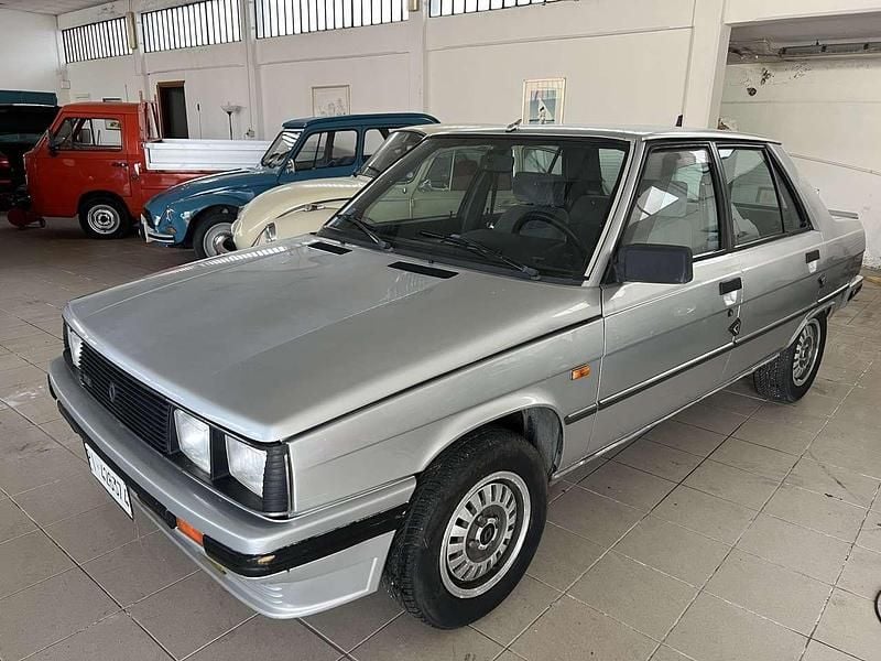 Other Usata 1986 Renault R9 Tre volumi | 2500 € - Immagine 1/4