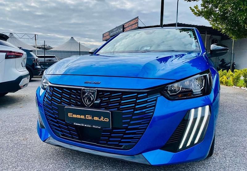 Usata Peugeot 208 Allure 101 CV (74 kW) 2024 Blu/azzurro Utilitaria