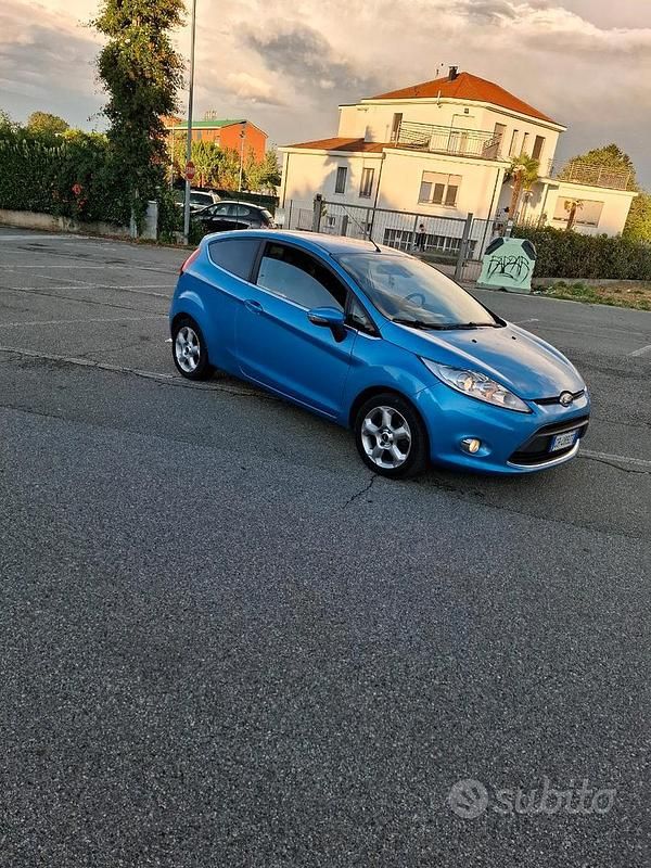 Usata Ford Fiesta 2010 Blu Utilitaria