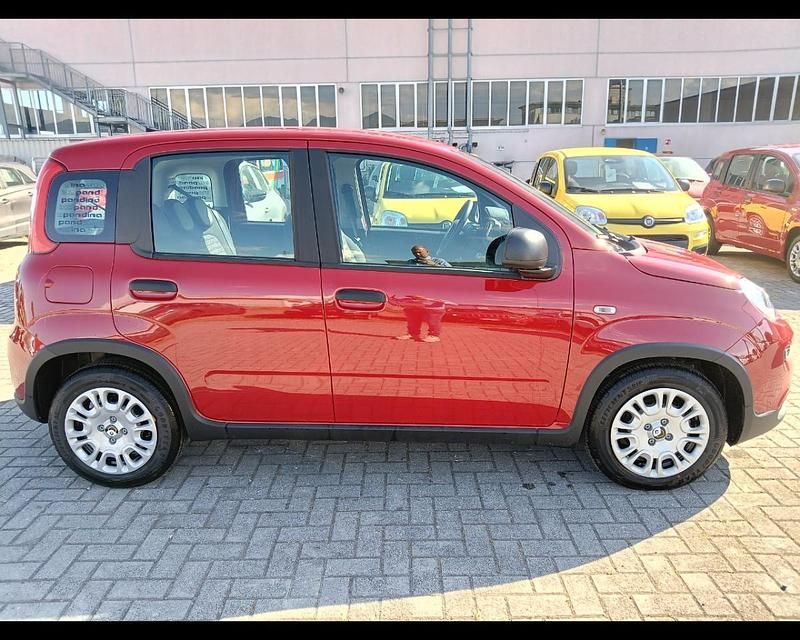 Nuova Fiat Panda 70 CV (51 kW) 2025 Rosso Utilitaria