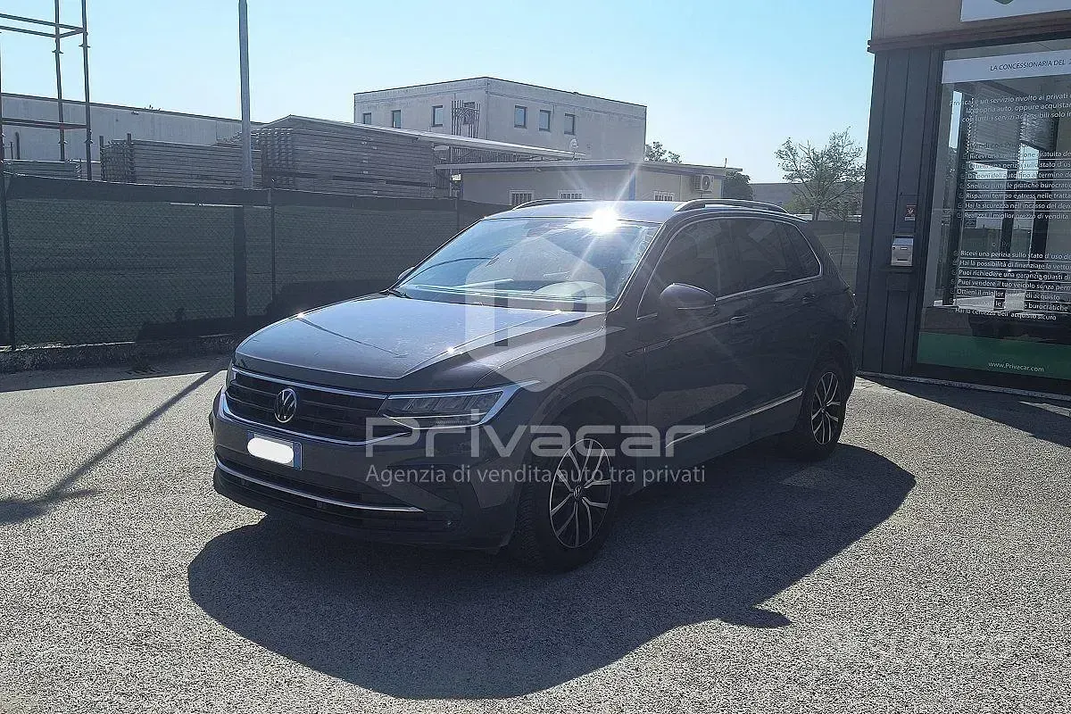 Usata VW Tiguan Life 122 CV (89 kW) 2022 Grigio SUV