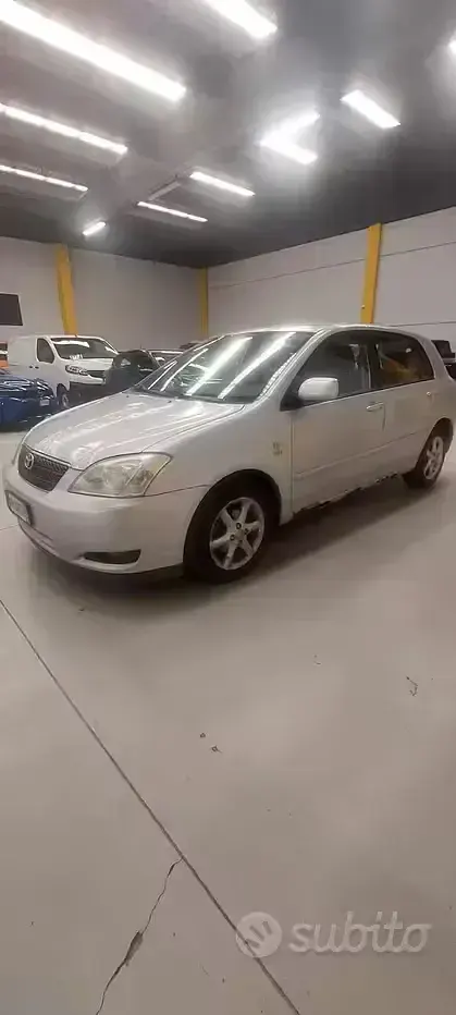 Usata Toyota Corolla 110 CV (80 kW) 2004 Grigio Berlina