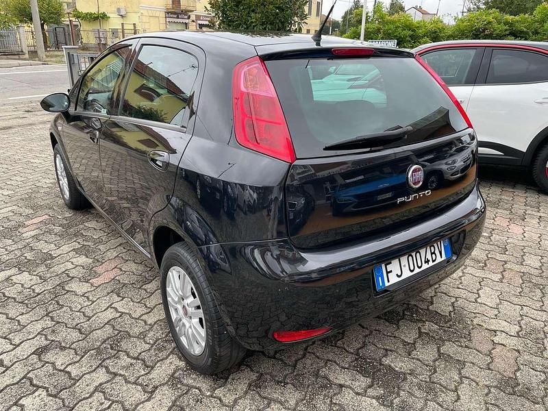 Usata Fiat Grande Punto Dynamic 77 CV (56 kW) 2017 Nero Utilitaria
