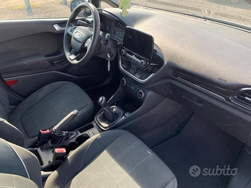 Usata Ford Fiesta 85 CV (62 kW) 2018 Grigio Utilitaria