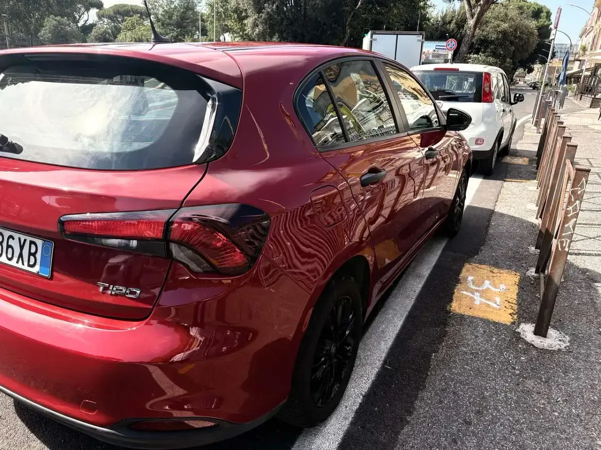 Usata Fiat Tipo Street 95 CV (69 kW) 2021 Rosso scuro Berlina