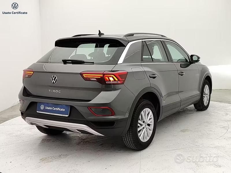 Usata VW T-Roc Life 110 CV (80 kW) 2022 Grigio SUV