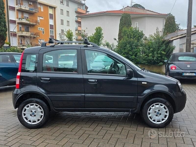 Usata Fiat Panda 4x4 Climbing 60 CV (44 kW) 2005 Other Utilitaria