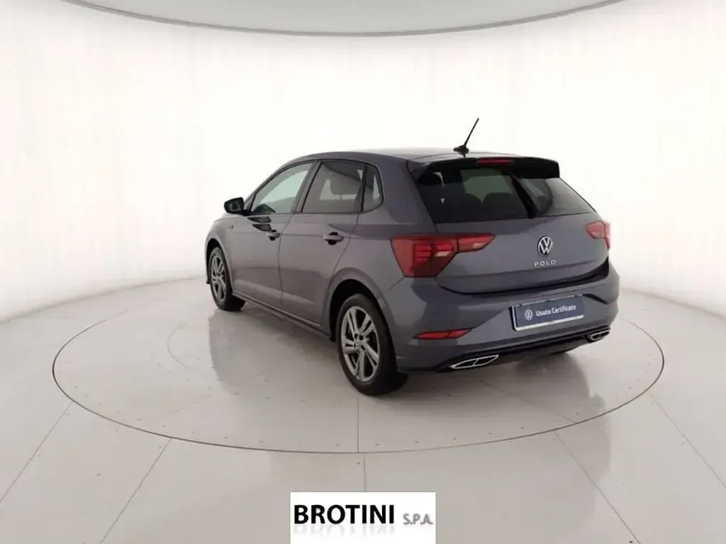 Usata VW Polo R-line 95 CV (69 kW) 2023 Grigio metallizzato Utilitaria