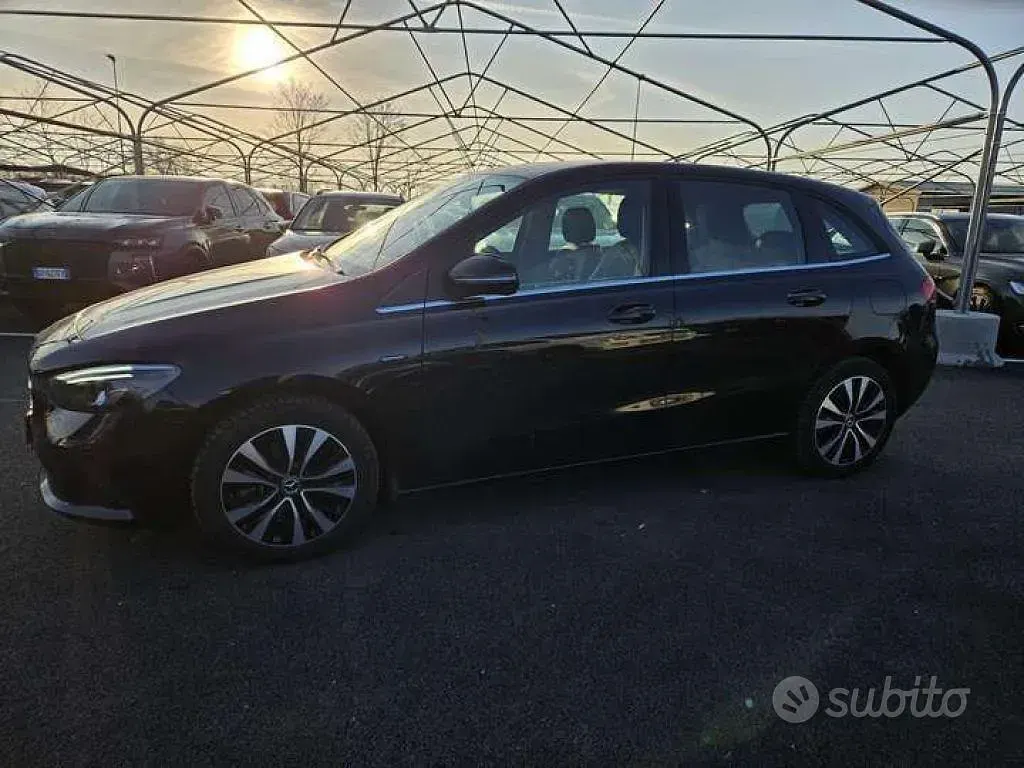 Usata Mercedes B250 Business 160 CV (117 kW) 2021 Nero Utilitaria