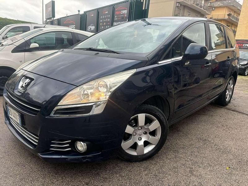Blu Usata 2010 Peugeot 5008 Business-Line Monovolume | 1990 € (Buon prezzo) - Immagine 1/4
