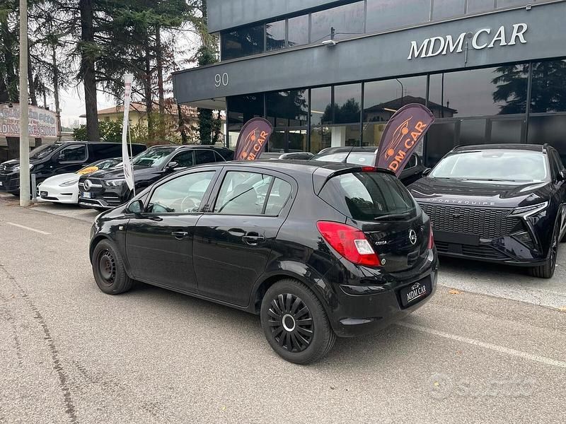 Usata Opel Corsa 86 CV (63 kW) 2011 Nero Berlina