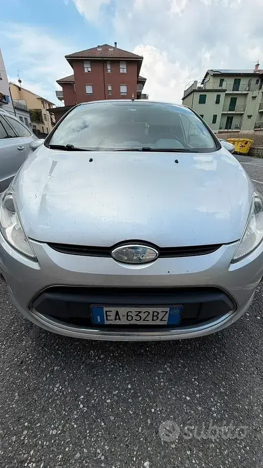 Usata Ford Fiesta 97 CV (71 kW) 2009 Grigio Berlina