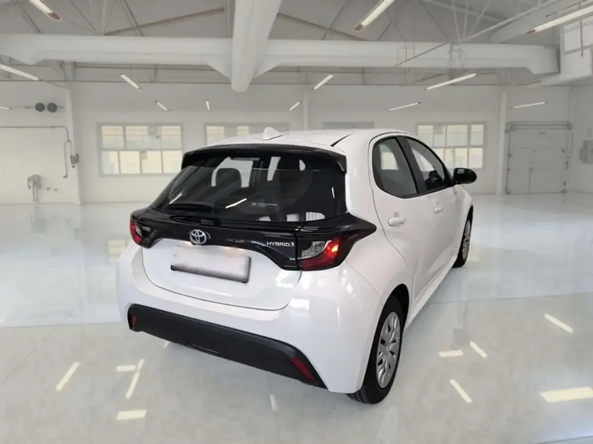 Usata Toyota Yaris Hybrid Business Edition 92 CV (67 kW) 2022 Bianco Berlina